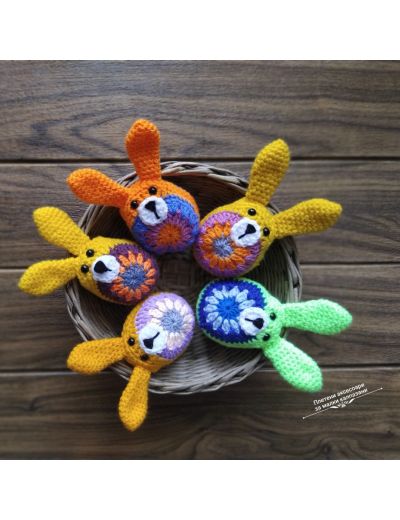 Плетени великденски зайчета-яйца - жълти и оранжеви