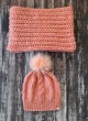 Ръчно плетен дамски двулицев шал и зимна шапка с помпон „Стамена“ в цвят азалия