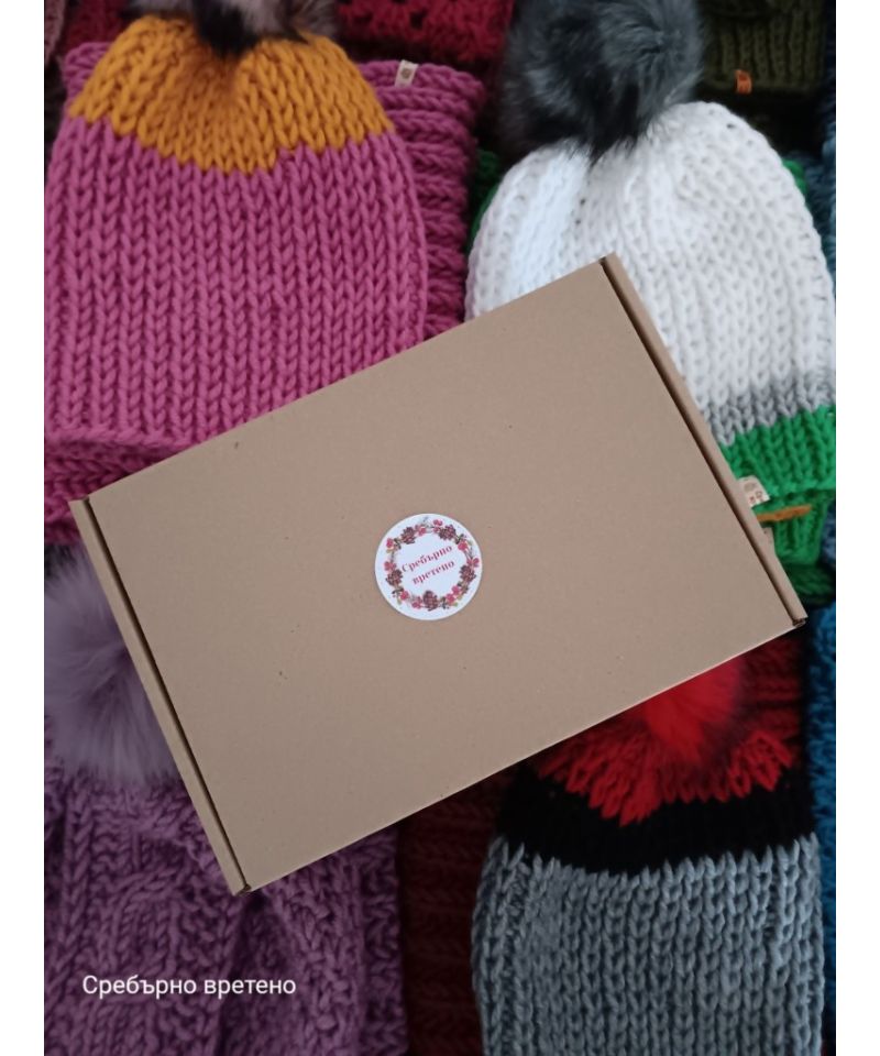 Зашеметяващ зимен комплект от бандана шал и шапка с помпон "Рая"