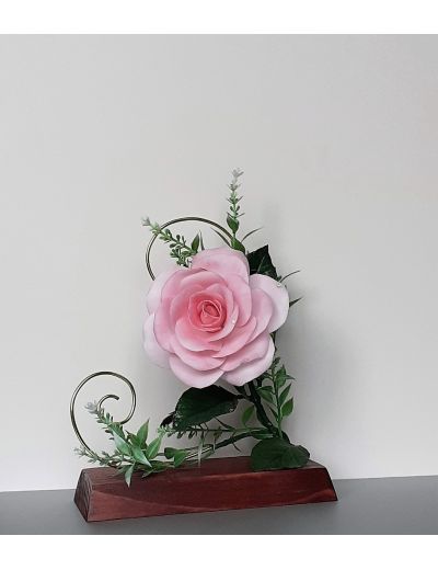 Декорация  с роза