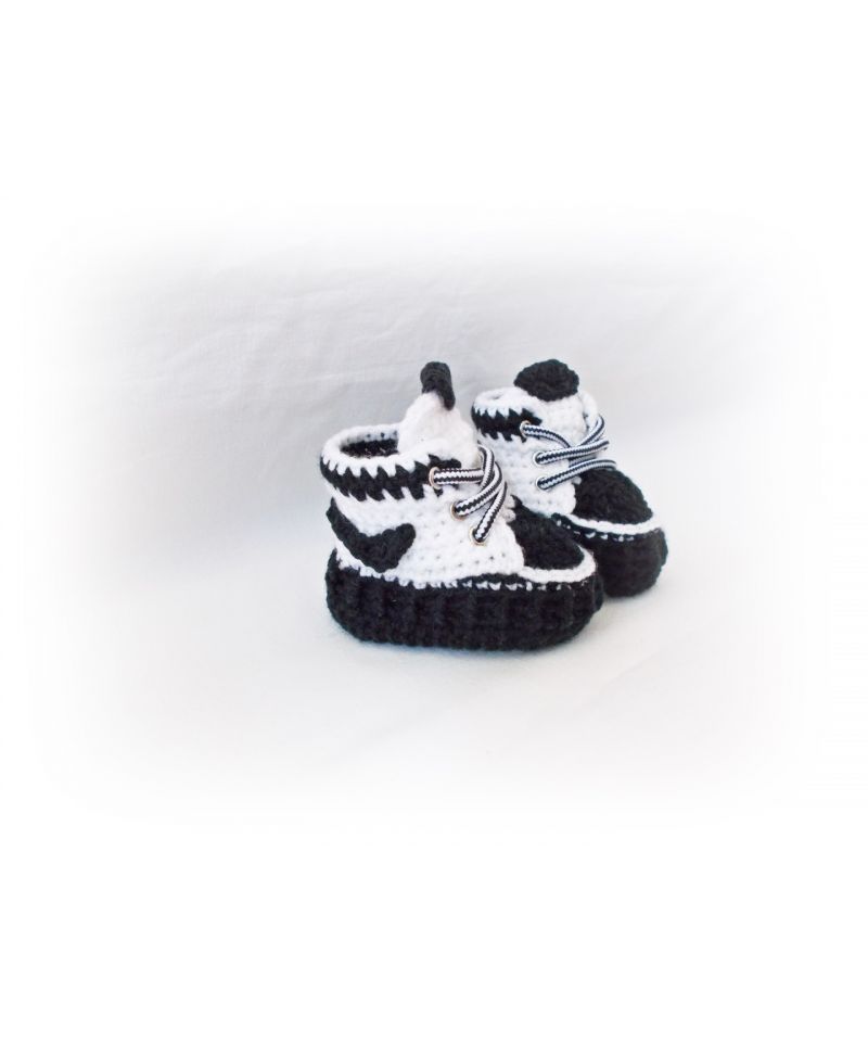 Плетени бебешки обувки